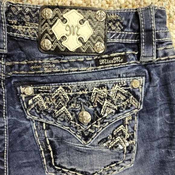 Miss Me Cuffed Capris Jeans Denim Bling Size 30 - Picture 13 of 15